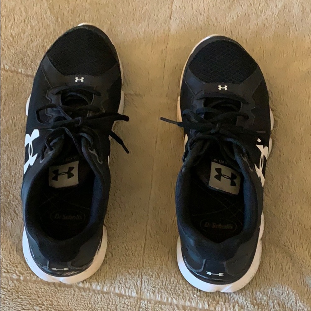 Under armor running / workout shoes